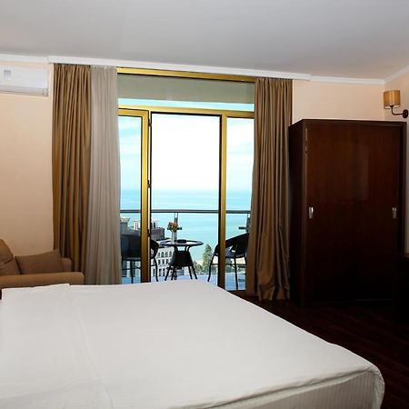 Hotel Corner Inn Batumi Exterior photo