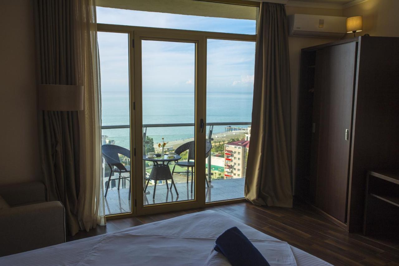 Hotel Corner Inn Batumi Exterior photo