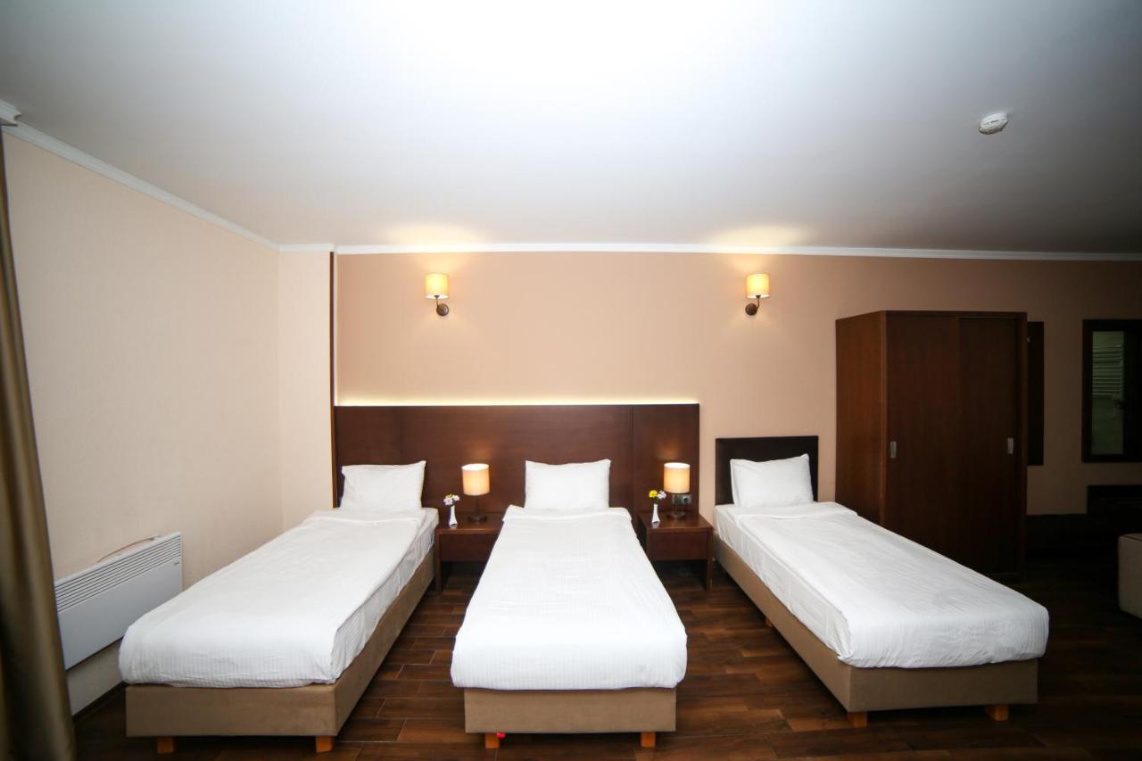 Hotel Corner Inn Batumi Exterior photo