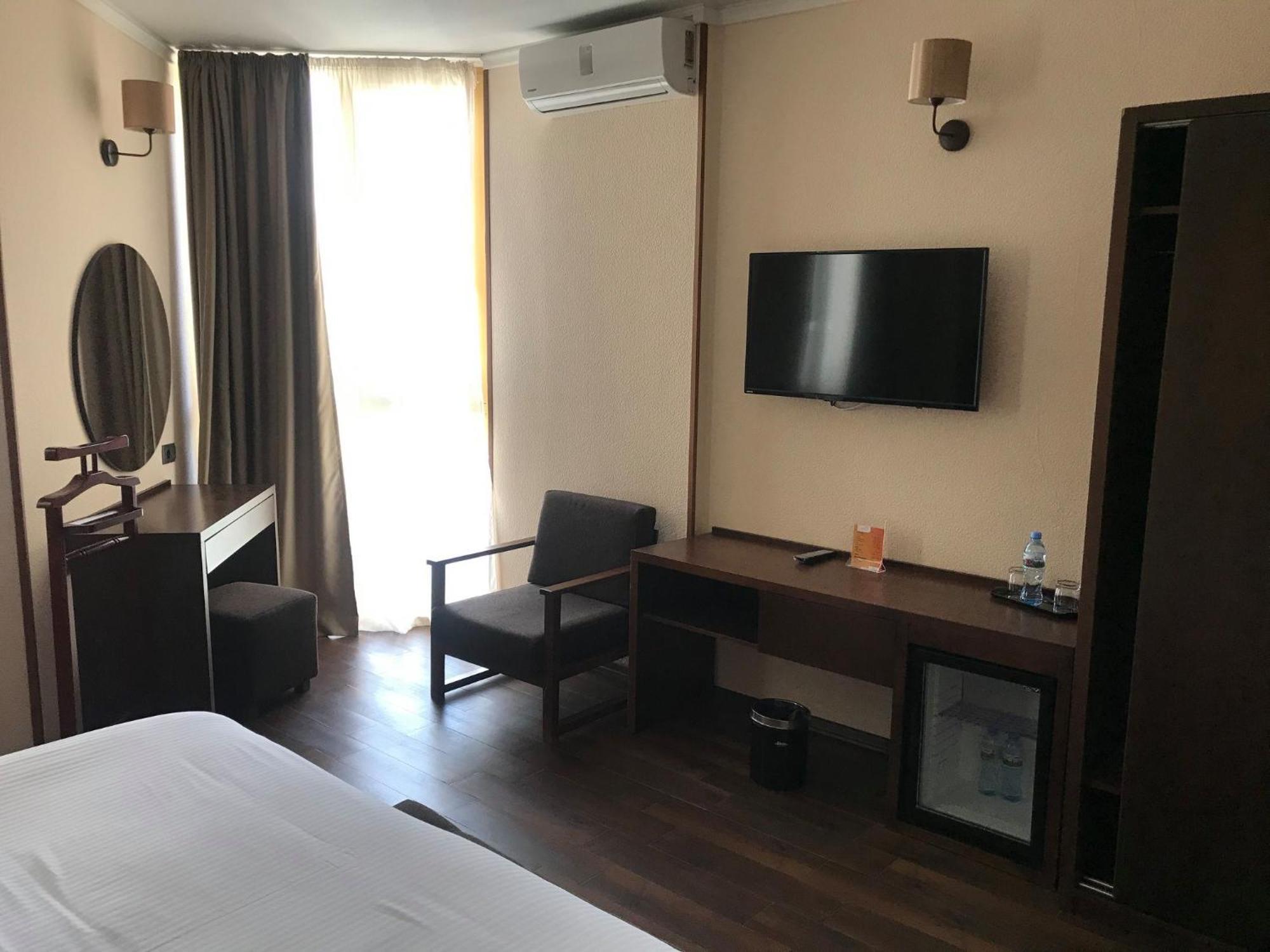 Hotel Corner Inn Batumi Exterior photo