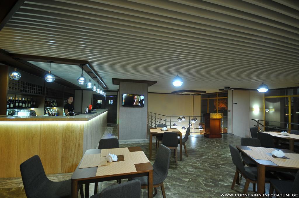 Hotel Corner Inn Batumi Exterior photo