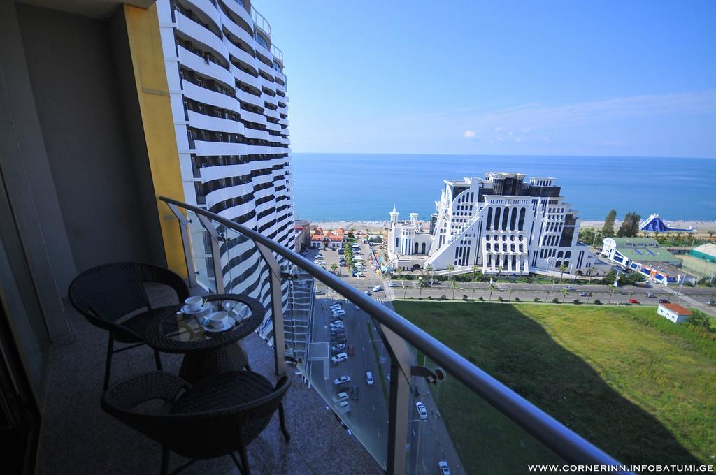 Hotel Corner Inn Batumi Exterior photo