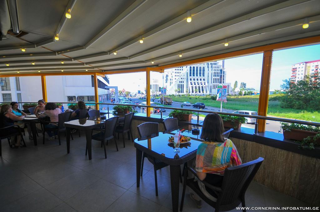 Hotel Corner Inn Batumi Exterior photo