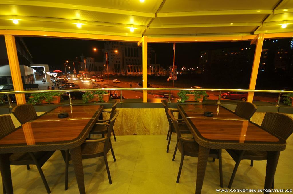Hotel Corner Inn Batumi Exterior photo