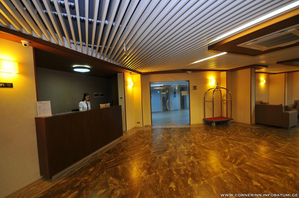 Hotel Corner Inn Batumi Exterior photo