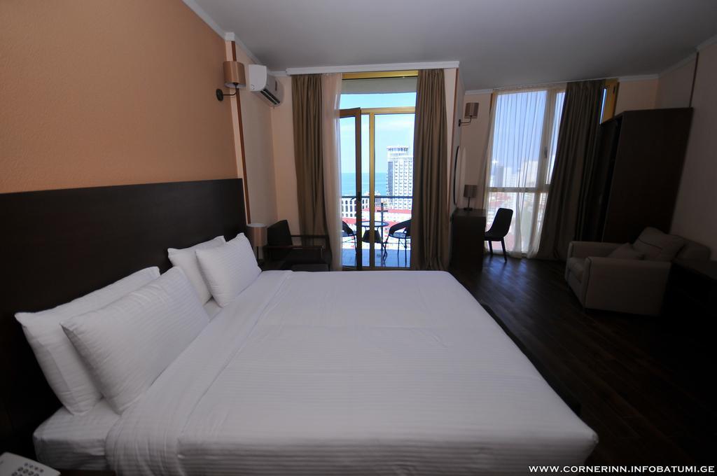 Hotel Corner Inn Batumi Exterior photo