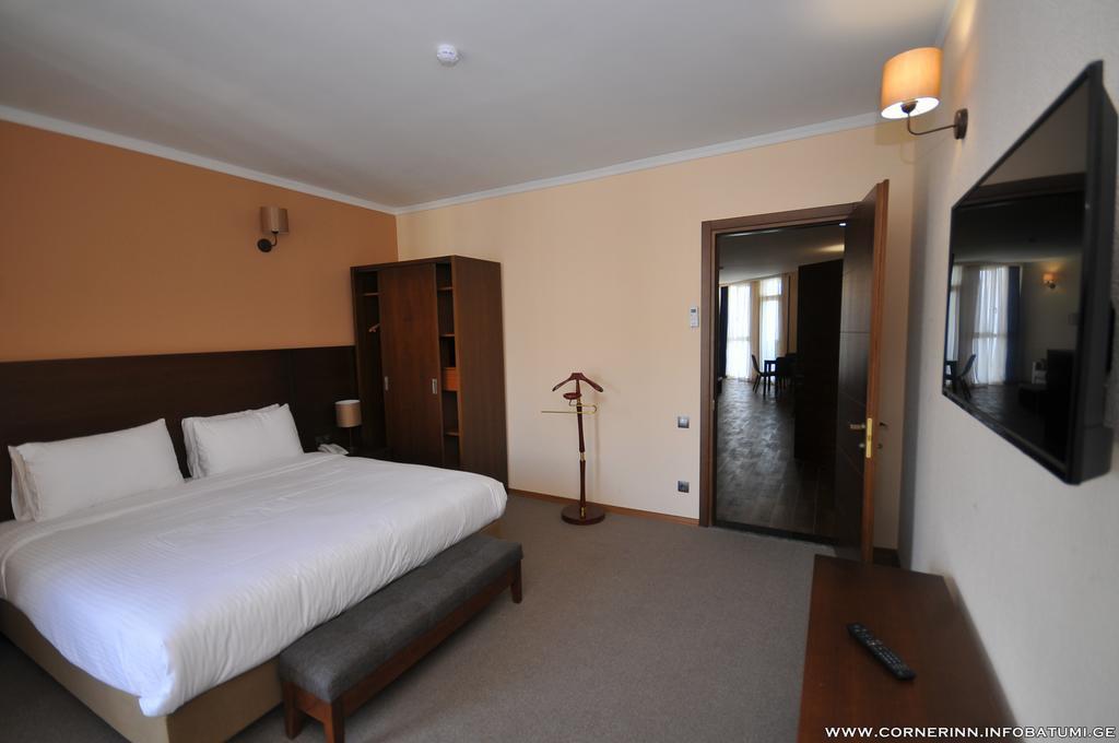Hotel Corner Inn Batumi Exterior photo