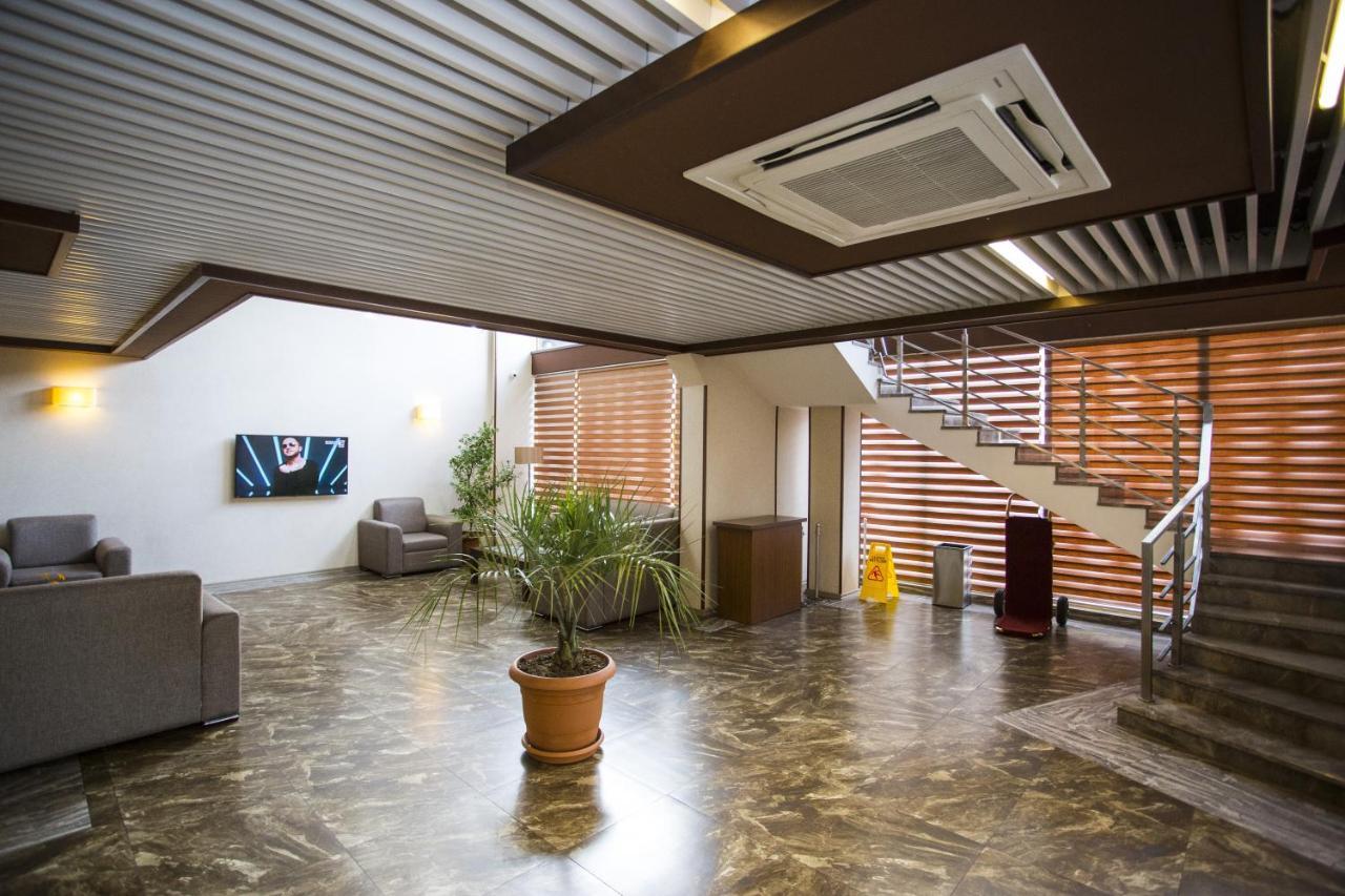 Hotel Corner Inn Batumi Exterior photo
