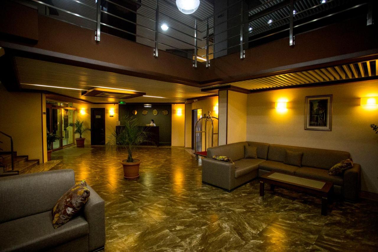Hotel Corner Inn Batumi Exterior photo
